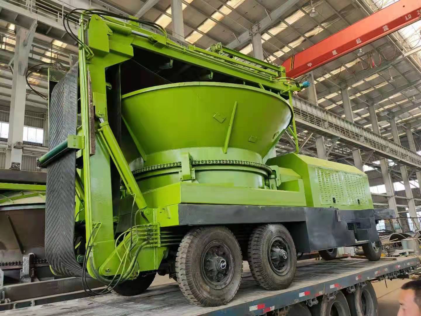 Mobile round pot crusher