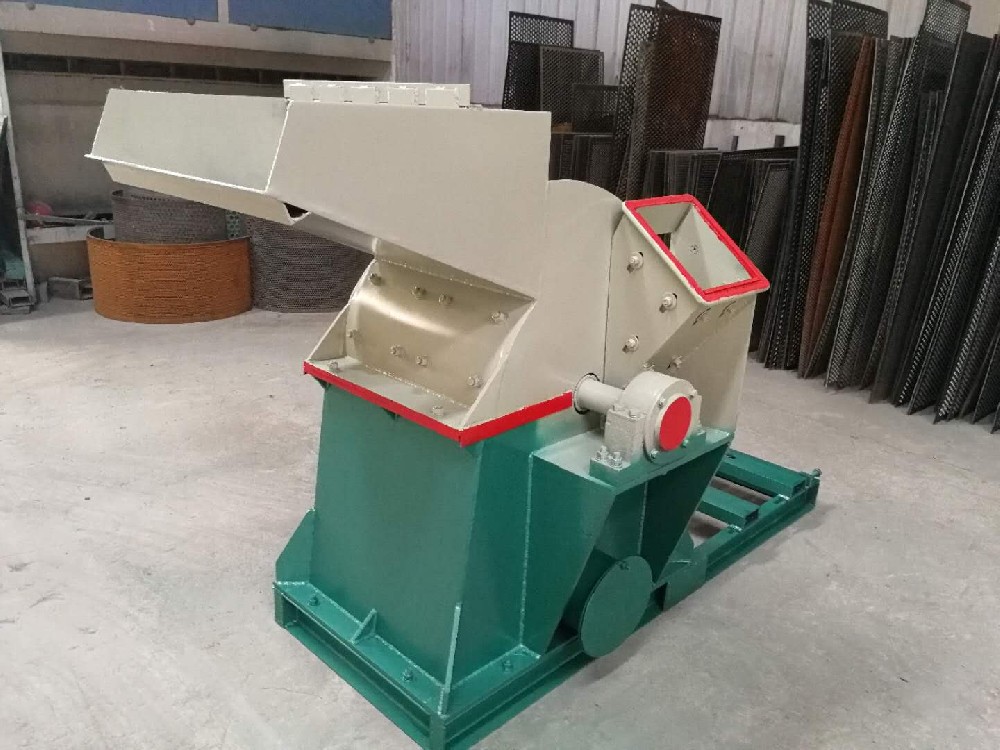 Double mouth wood crusher