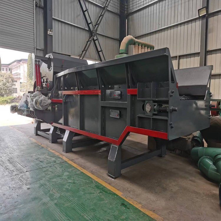 Truck-mounted mobile crusher