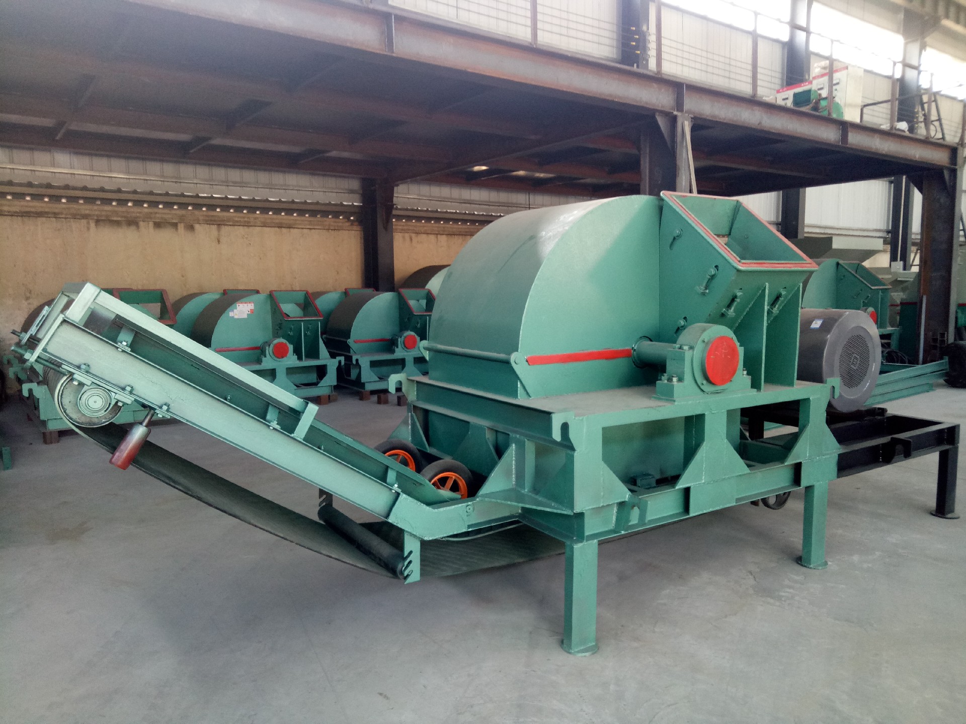 Diesel mobile wood chip crusher