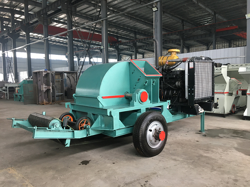 Diesel mobile wood chip crusher