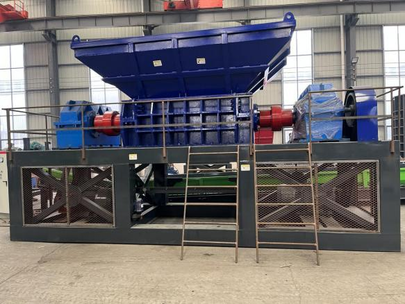 Paint bucket shredder