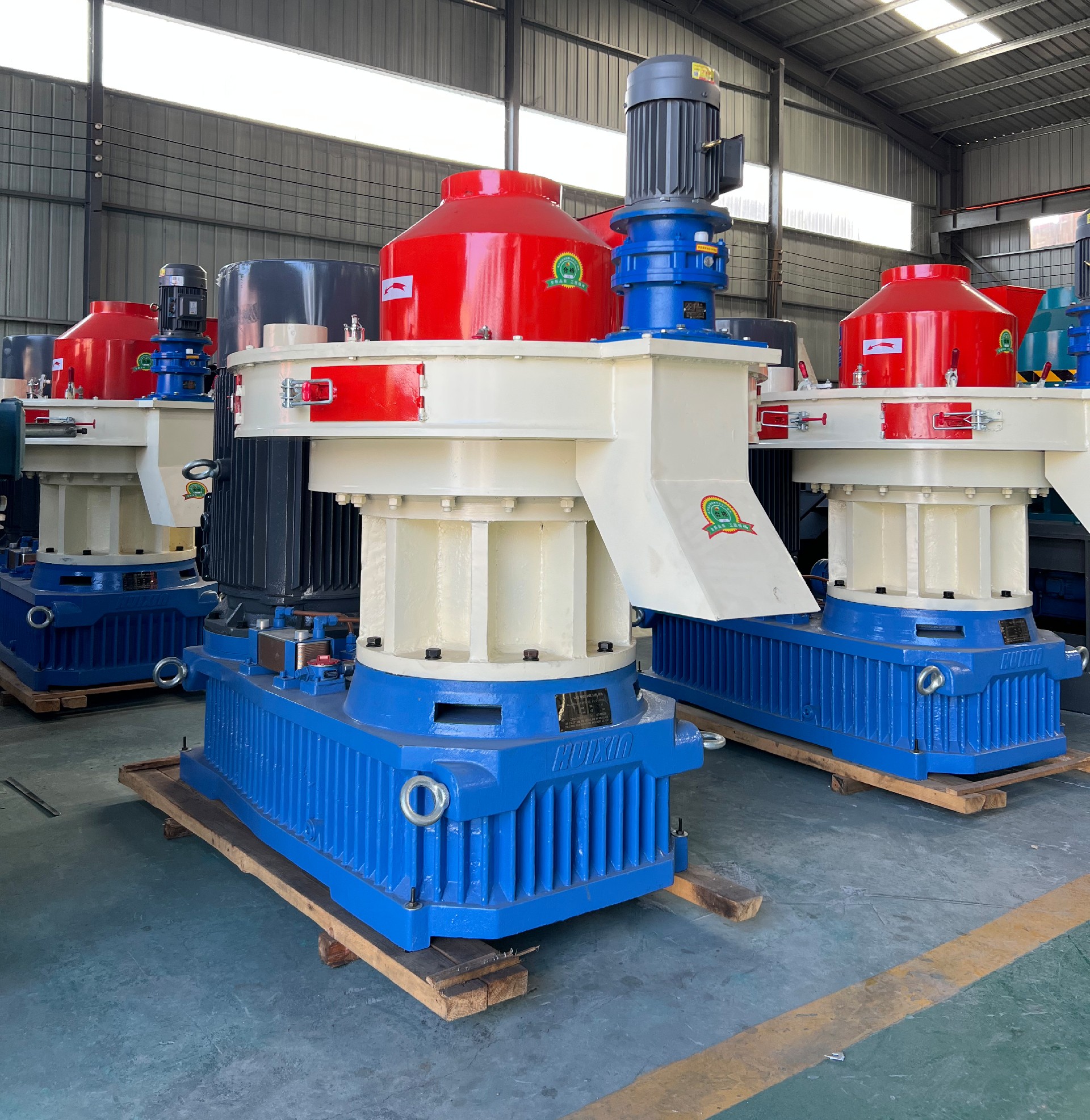 Centrifugal ring die granulator